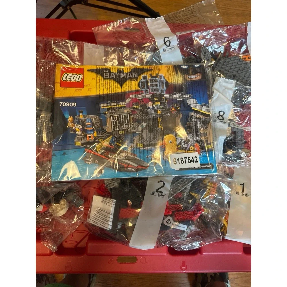 LEGO The Batman Movie Batcave Break-in 70909 Building Toy Set 1047 Pcs New